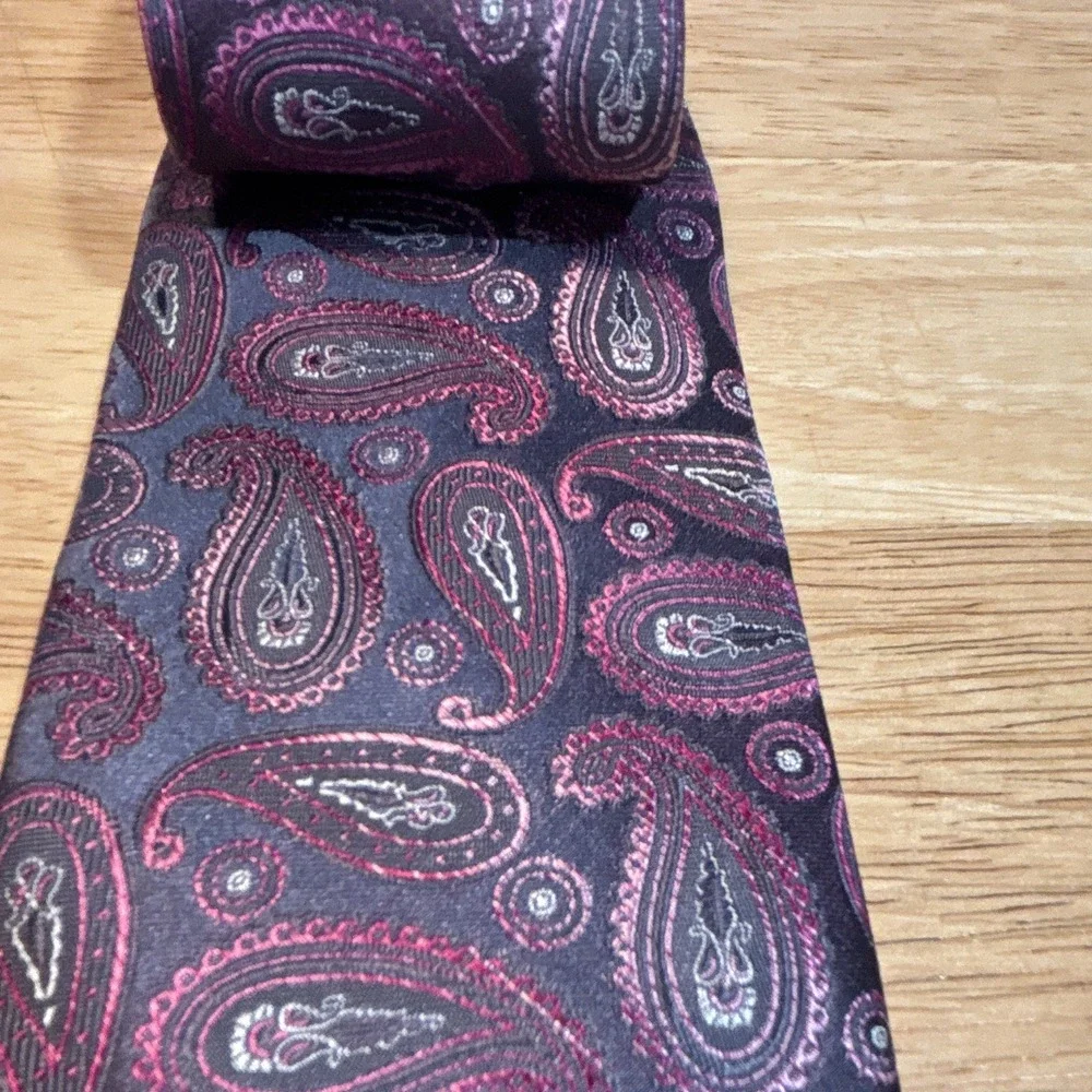 Bruno Biasi 100% Silk Pointed Tie Purple Paisley Woven One Size